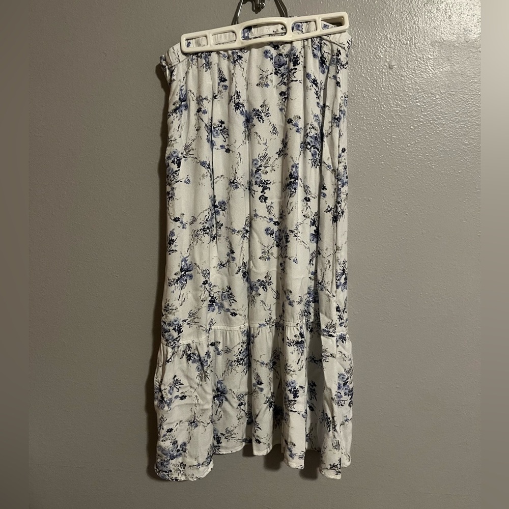 Women’s Abercrombie and finch floral skirt